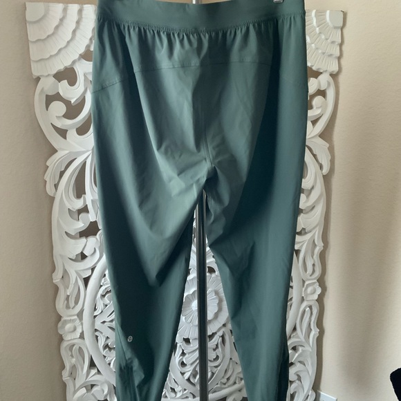 Lululemon Green Adapt to state joggers size 8 - Picture 4 of 7